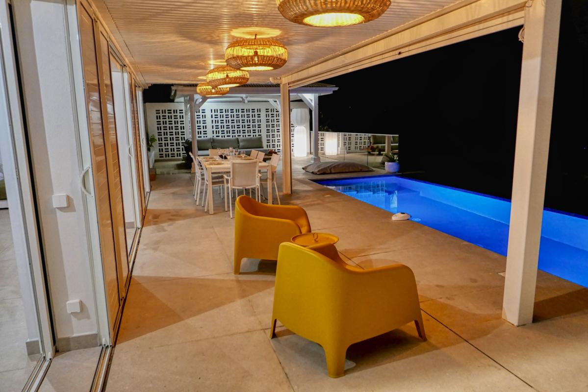 49 Location villa piscine vue mer ilet Gosier Guadeloupe_terrasse nuit